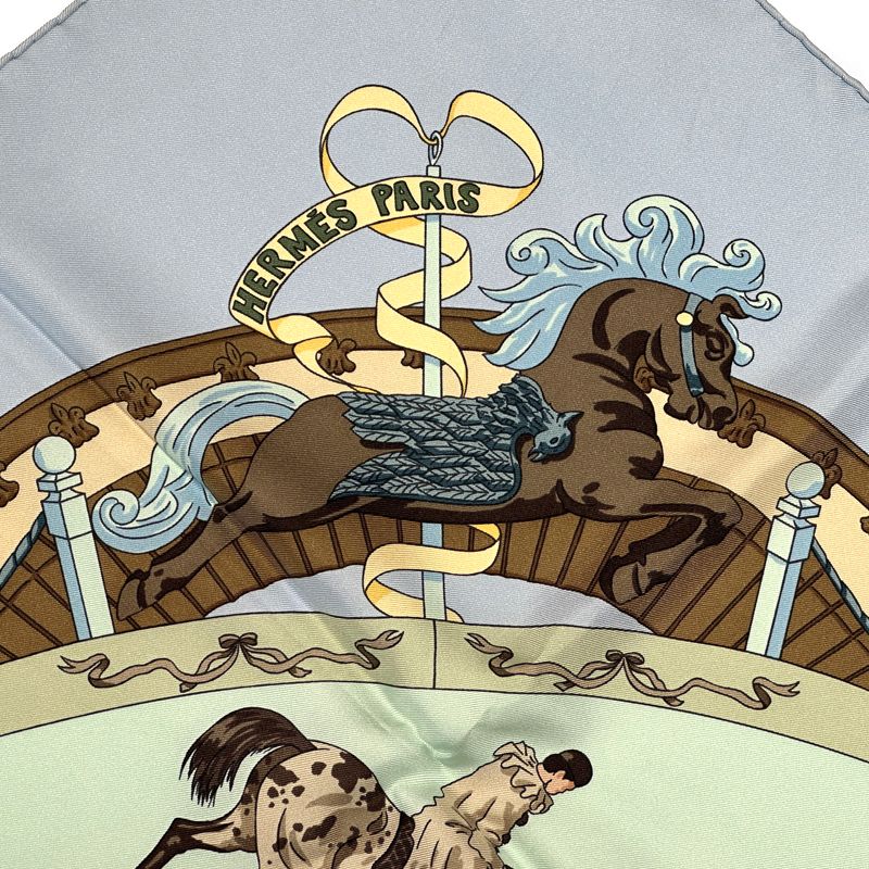 美品　エルメス カレ90　スカーフ　シャンティ城馬の博物館 ライトブルー　シルク 美品 エルメス カレ90 スカーフ シャンティ城馬の博物館 ライトブルー