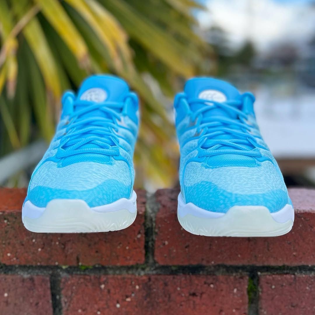 Nike KD 17 Christmas FZ1525-400 | SneakerNews.com