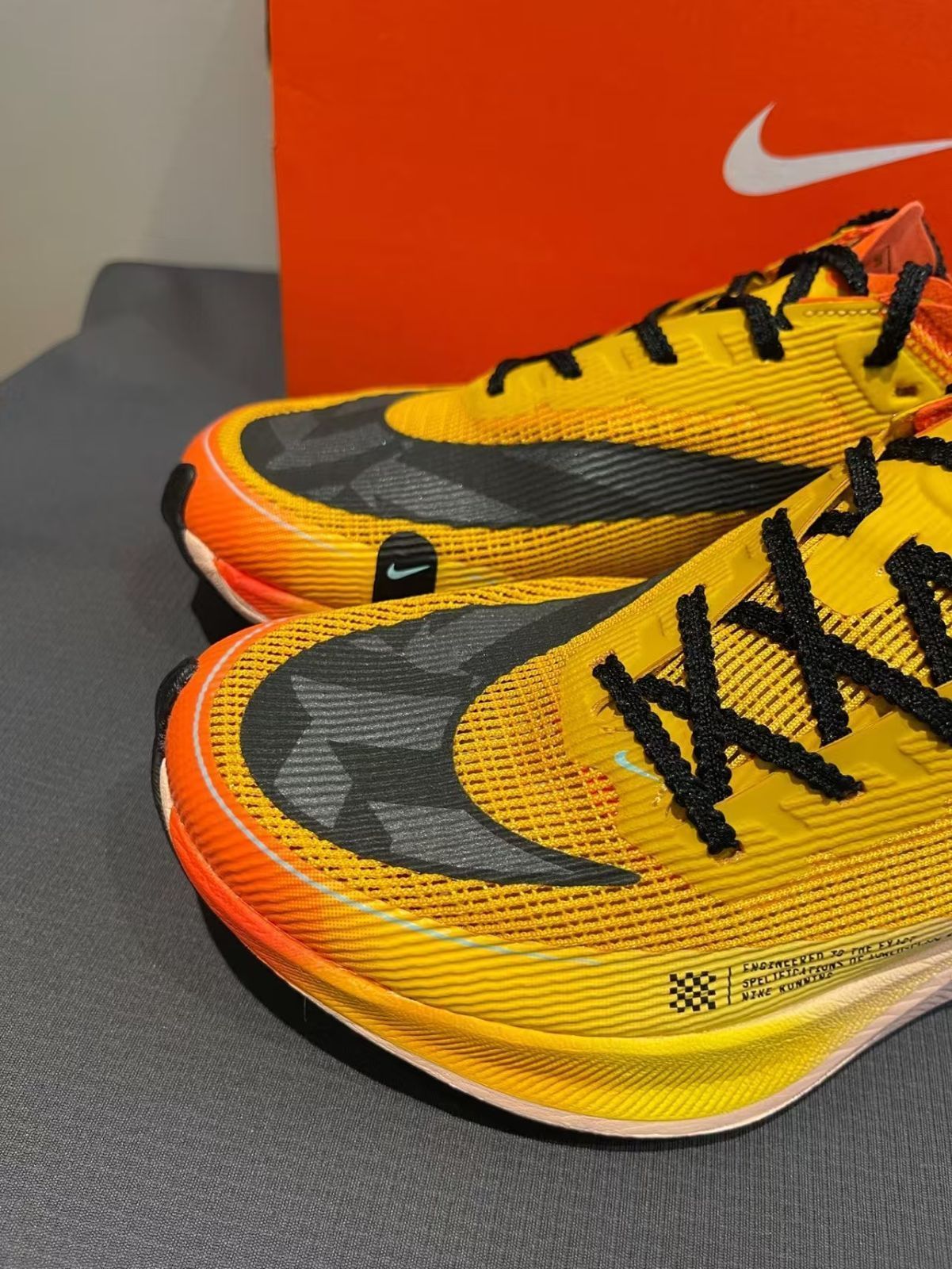 Nike ZoomX Vaporfly Next% 2 カーボンプレート マラソン エリート、軽量フォーム、織物衝撃吸収、防滑、耐摩耗、軽量リバウンド通気性ローカットランニングシューズ、ユニセックス、イエロー DO2408-739