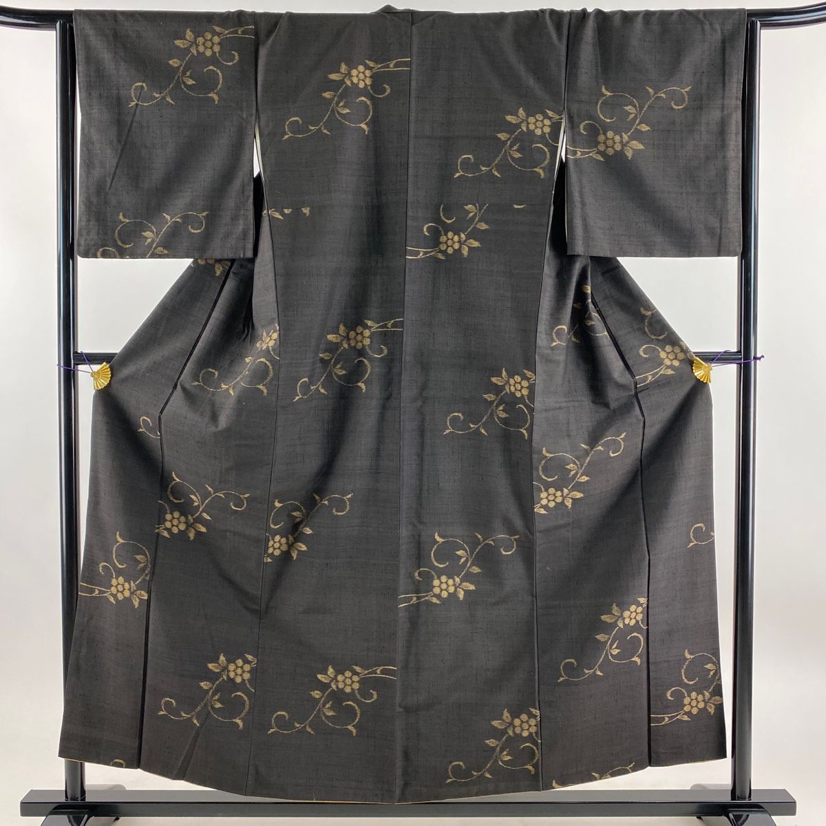 紬 身丈155cm 裄丈65cm M 袷 花唐草 焦茶色 正絹 優品 【中古】 - メルカリ