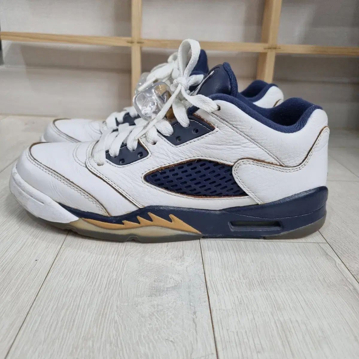 NIKE ナイキ スニーカー エアジョーダン レトロ 5 230mm