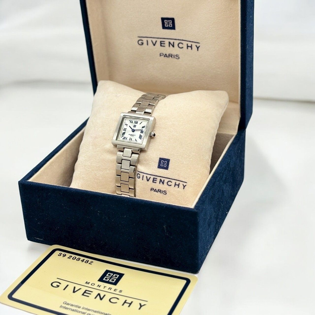 GIVENCHY ジバンシー 腕時計 シルバー スクエア GIVENCHY - 【電池交換済】GIVENCHY ジバンシー 腕時計 シルバー