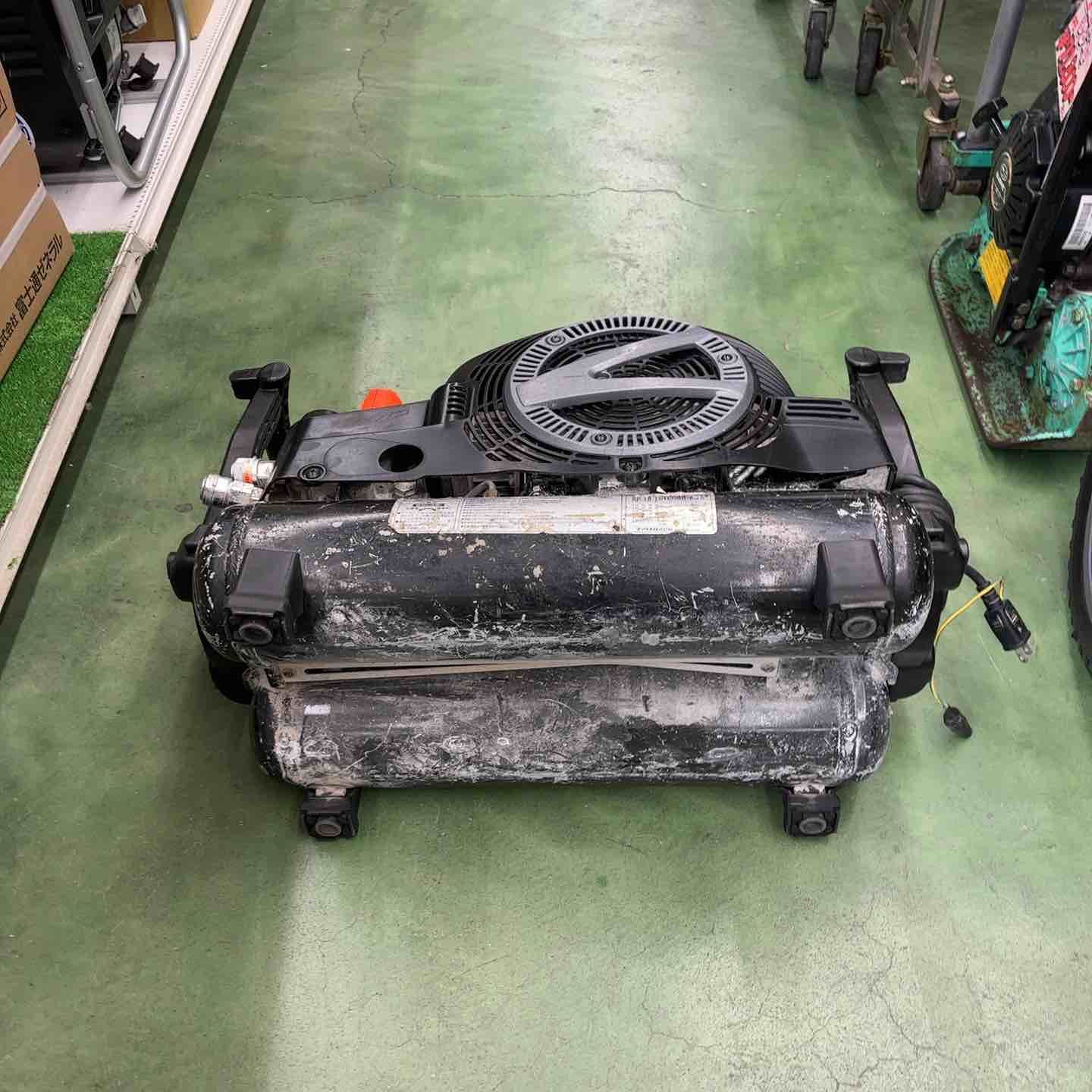 ☆安心の全品国内発送！ 品 マックス MAX エアコンプレッサー AK-HH1250E2_ブラック 桶川店