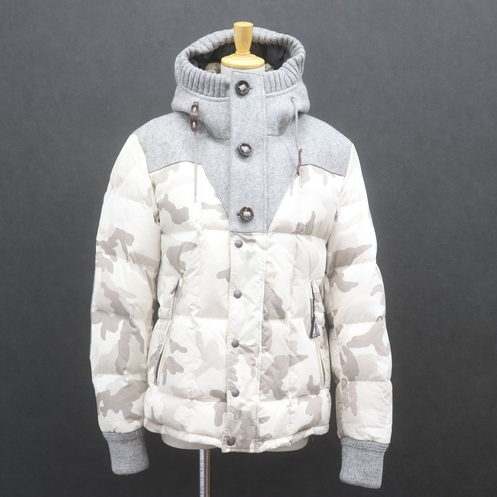 ☆希少モンクレール正規品　BEAUMONTバーモントカモフラ　サイズ2 楽天市場】【MONCLER】【ルーマニア製】【バーモント】【迷彩柄