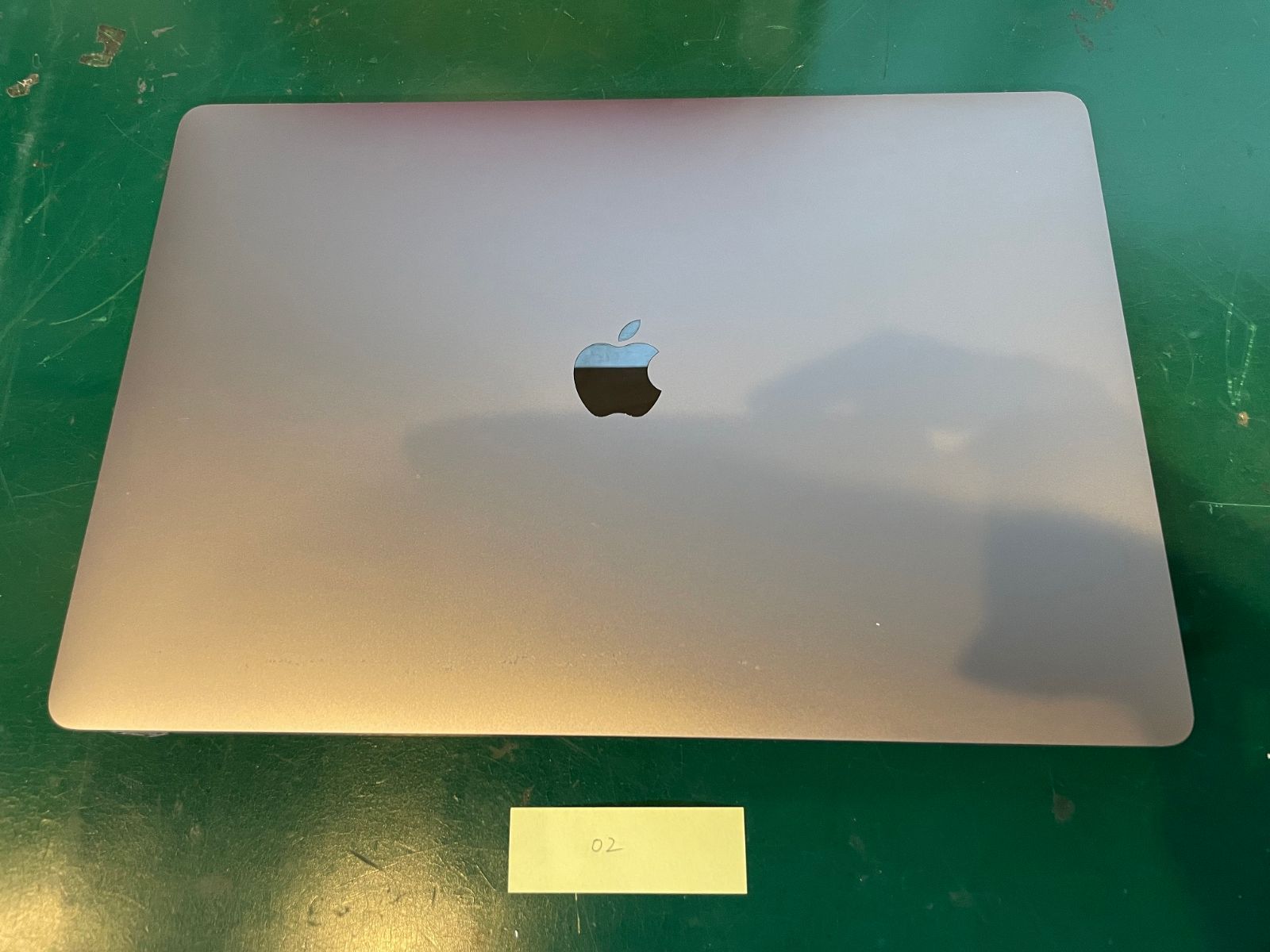 MacBook Pro 16インチ A2141 グレー ジャンク 上半身のみ 液晶パネルのみ【02】