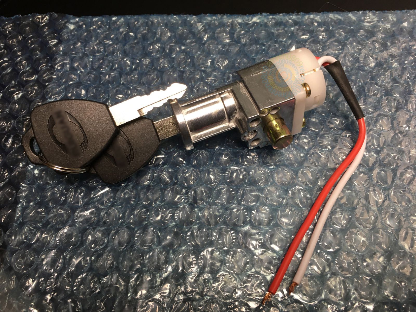 ひねちゃ鍵つき 2個セット ☆フル電動自転車用バッテリーキー☆充電池の鍵☆鍵