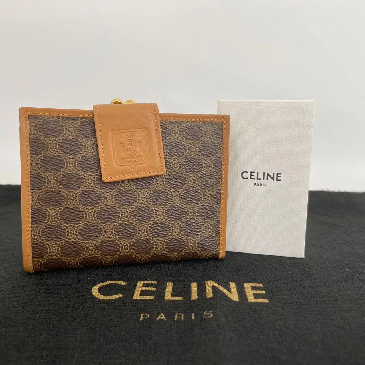 美品 セリーヌ CELINE 二つ折り 財布 がま口 トリオンフ マカダム