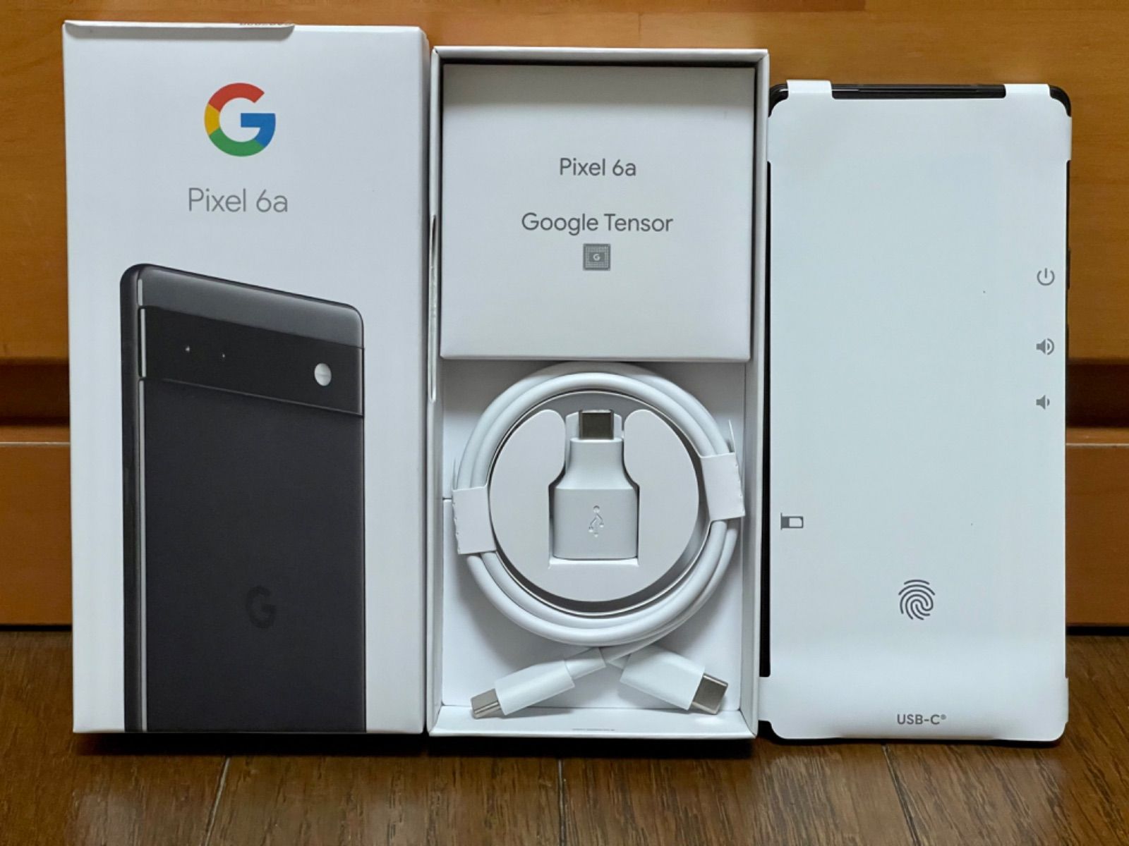 可愛いクリスマスツリーやギフトが！ Google Pixel6a 128GB charcoal