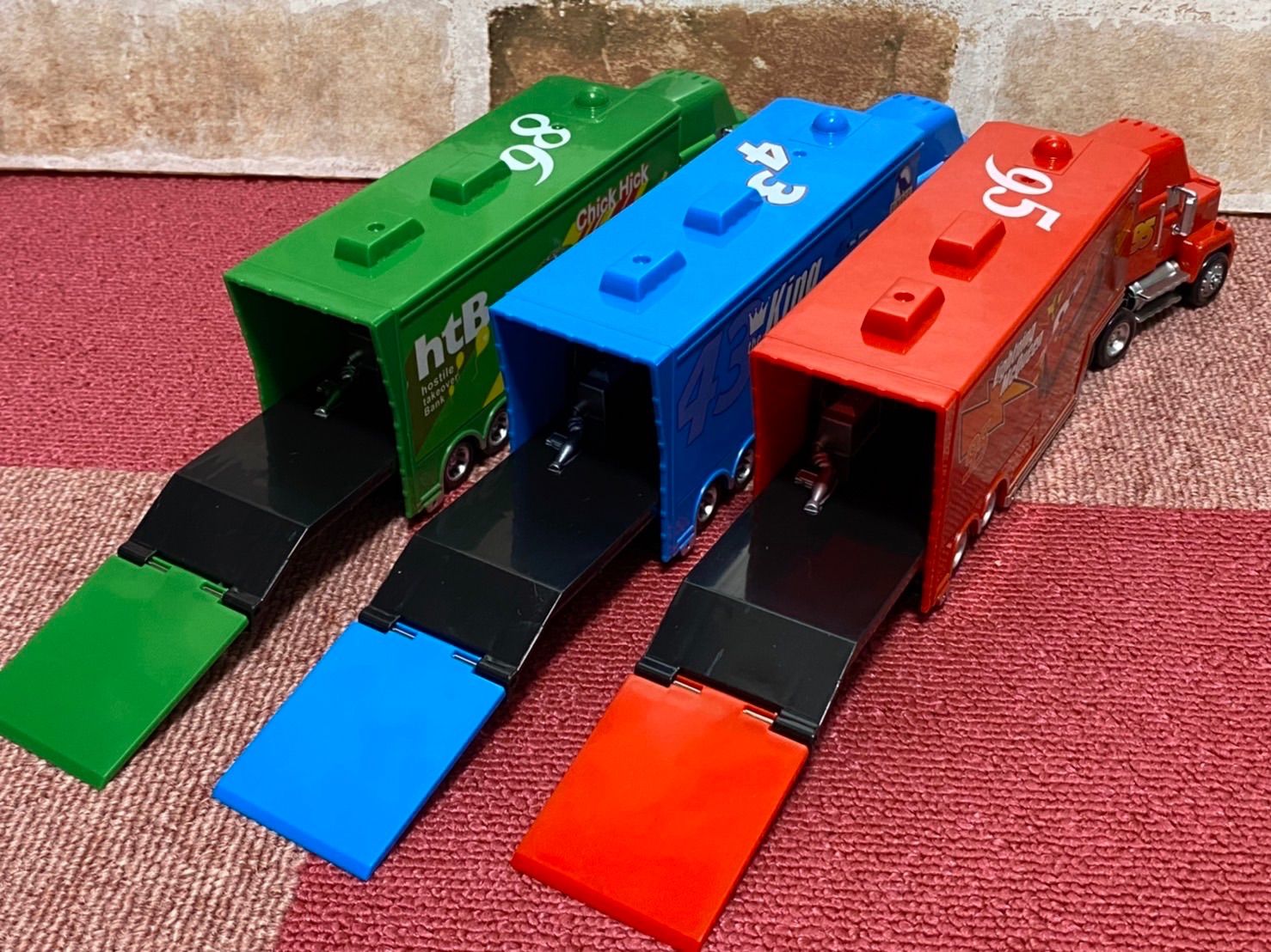 新品未使用 ディズニー カーズ マック トラック トレーラー 3台