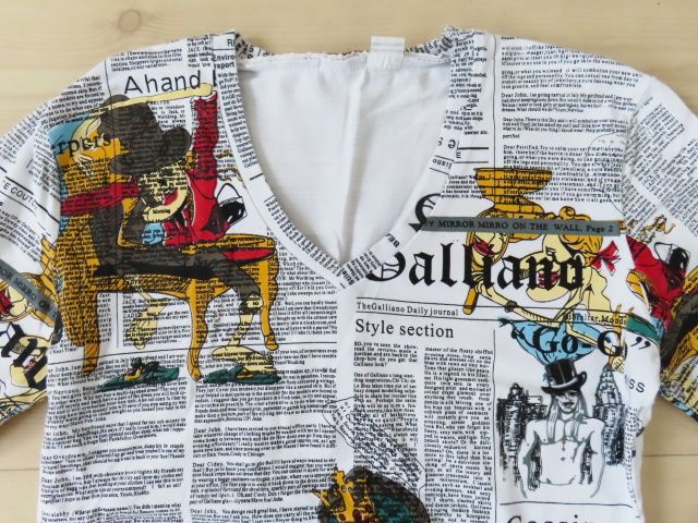 K02 美品 John Galliano ジョンガリアーノ ニュースペーパー 総柄 コットン 長袖 ロングTシャツ L マルチカラー