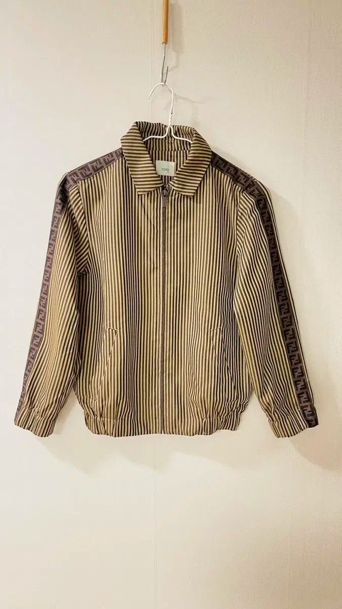 FENDI フェンディ キッズ ストライプ ブルゾン ジャケット 10Y サイズ間違いで一回も