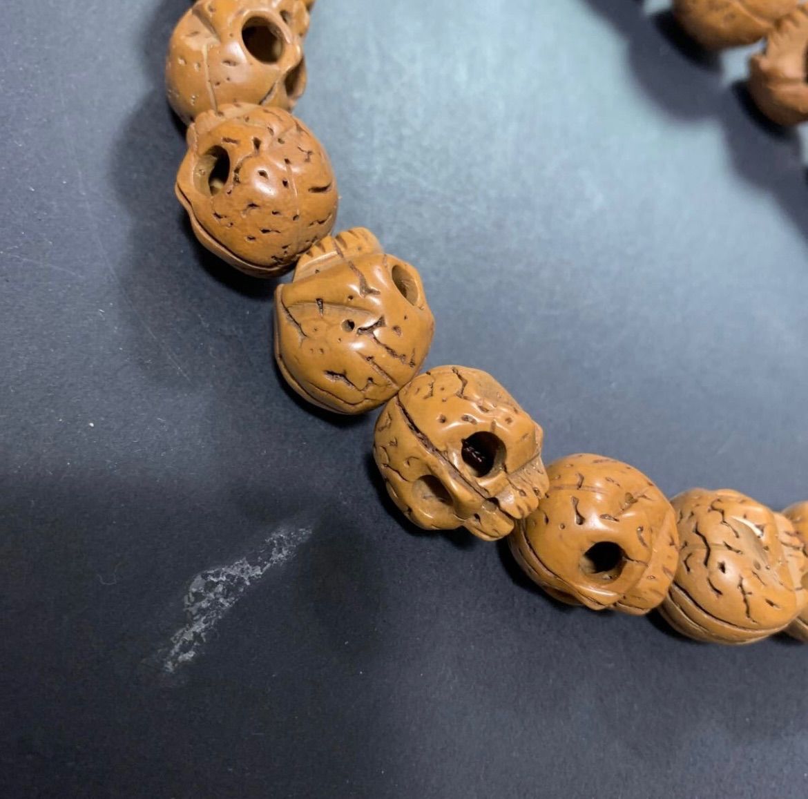 中国古美術・文玩野生猴頭クルミの彫刻プレスレット・数珠・細密彫・文玩・闢邪消災 天竺菩提樹 みかん玉 ビルマ翡翠 数珠 念珠 腕輪 ブレスレット