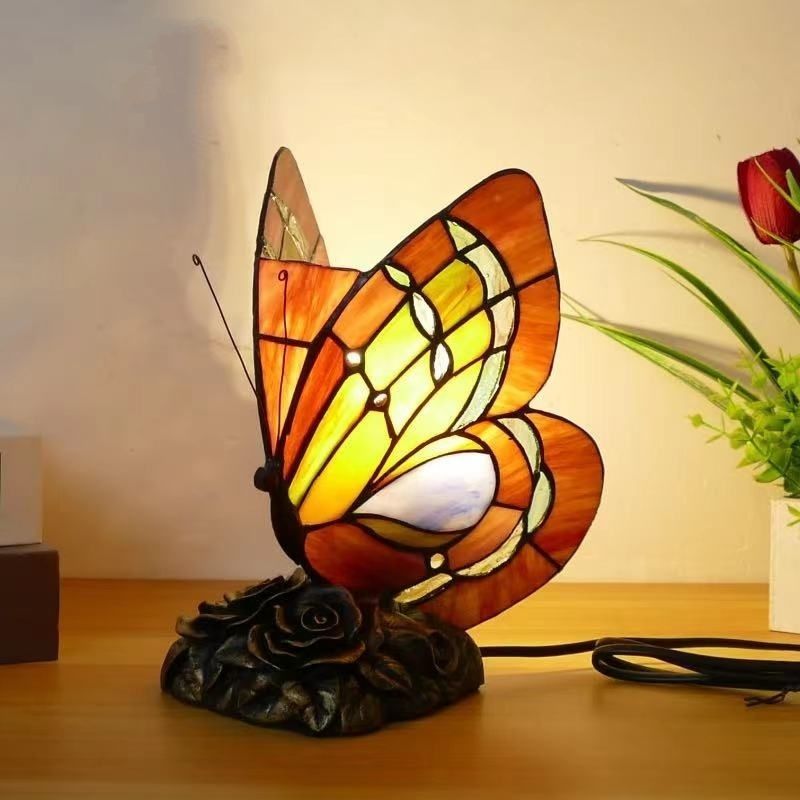 ◇ステンドグラス◇ スタンドライト ランプ 蝶々 立体感のあるステンド