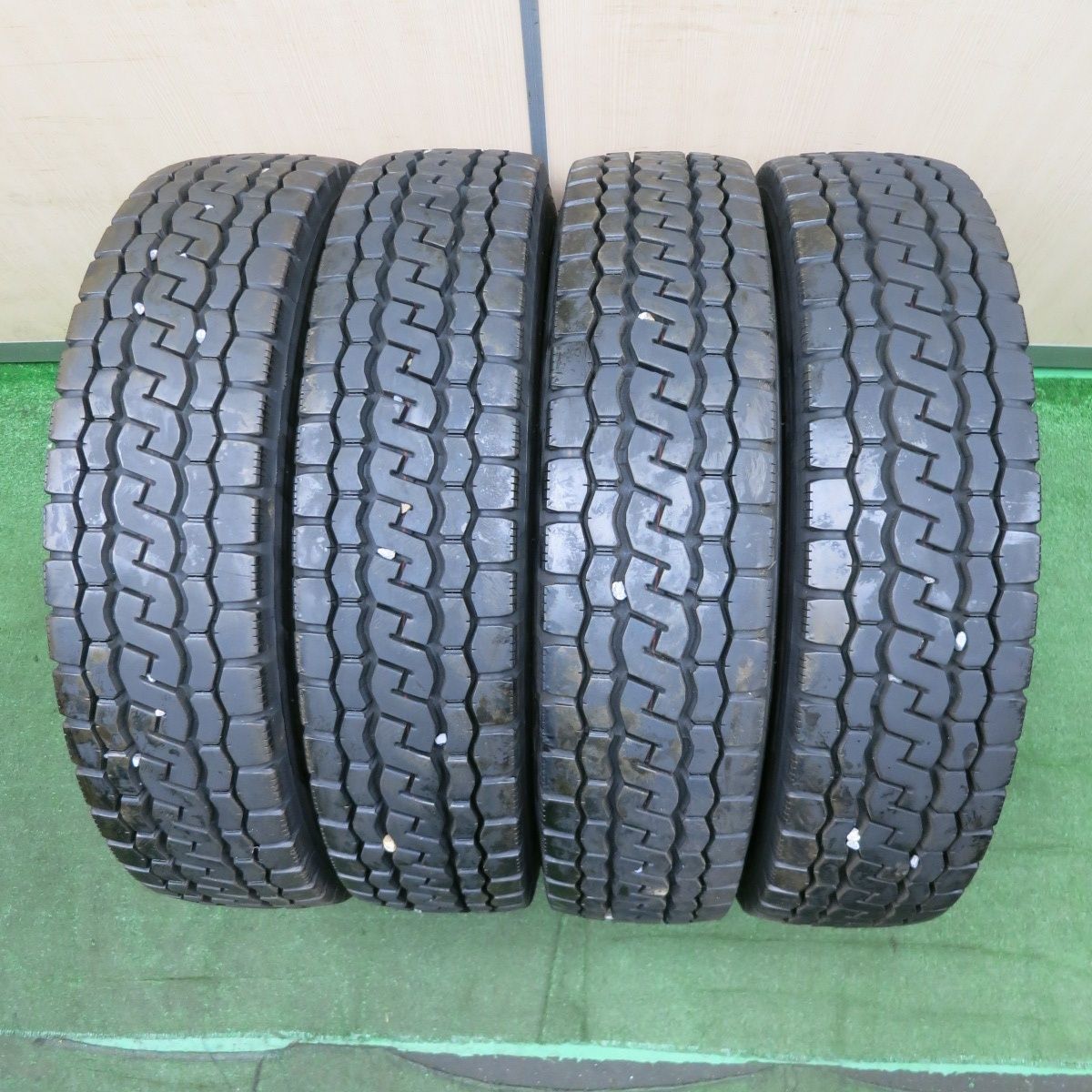 *送料無料* バリ溝！20年！9.5分トラック タイヤ 195/85R16 114/112N ブリヂストン エコピア M812 ミックス オールシーズン 16インチ4071314NJスタ