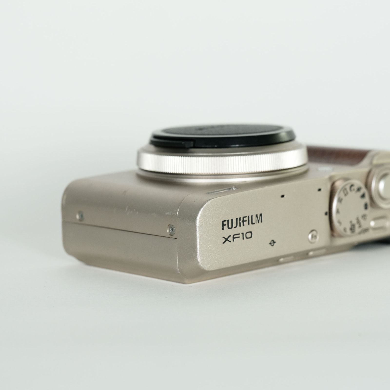 FUJI FILM 富士フイルム X XF10 CHAMPAGNE GOLD