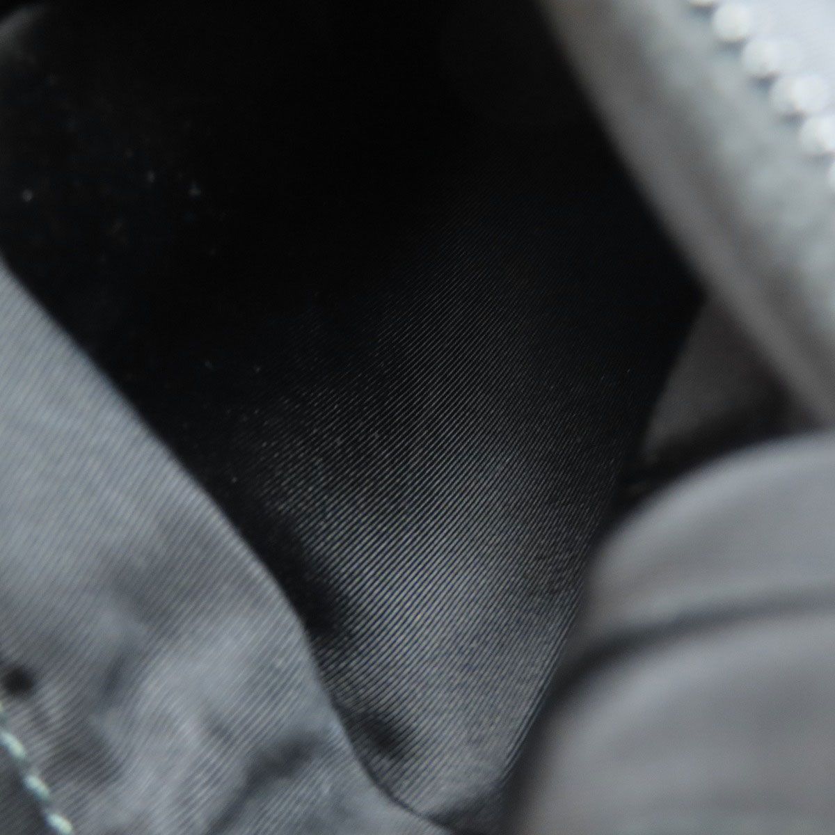 プラダ ロゴ金具