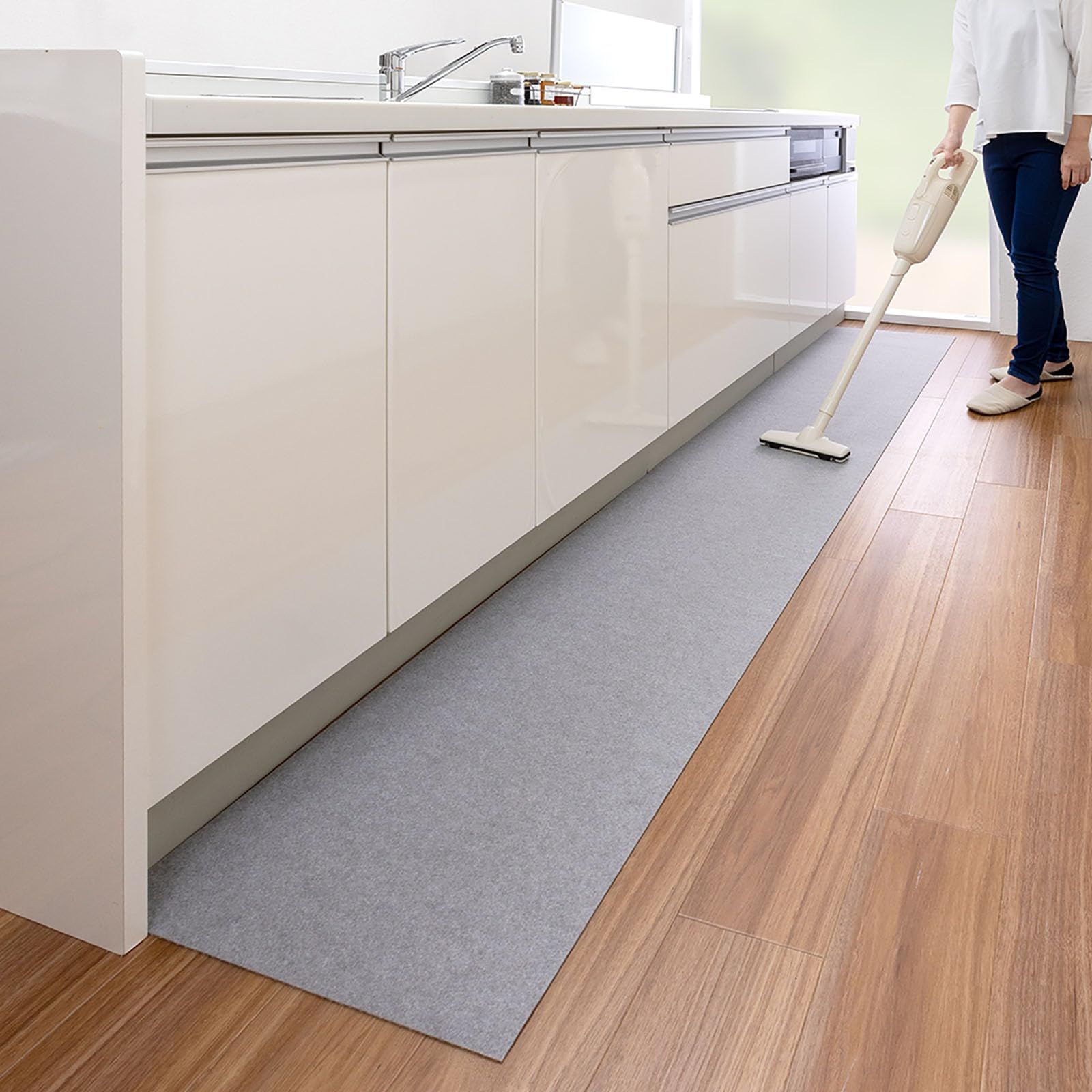 日本製 撥水 消臭 洗えるサンコー キッチンマット ずれない 台所マット ロング 90×300cm ライトグリーン おくだけ吸着 KO-58 サンコーおくだけ吸着 キッチンマット 60×180cm ブラウン KG-03 1枚