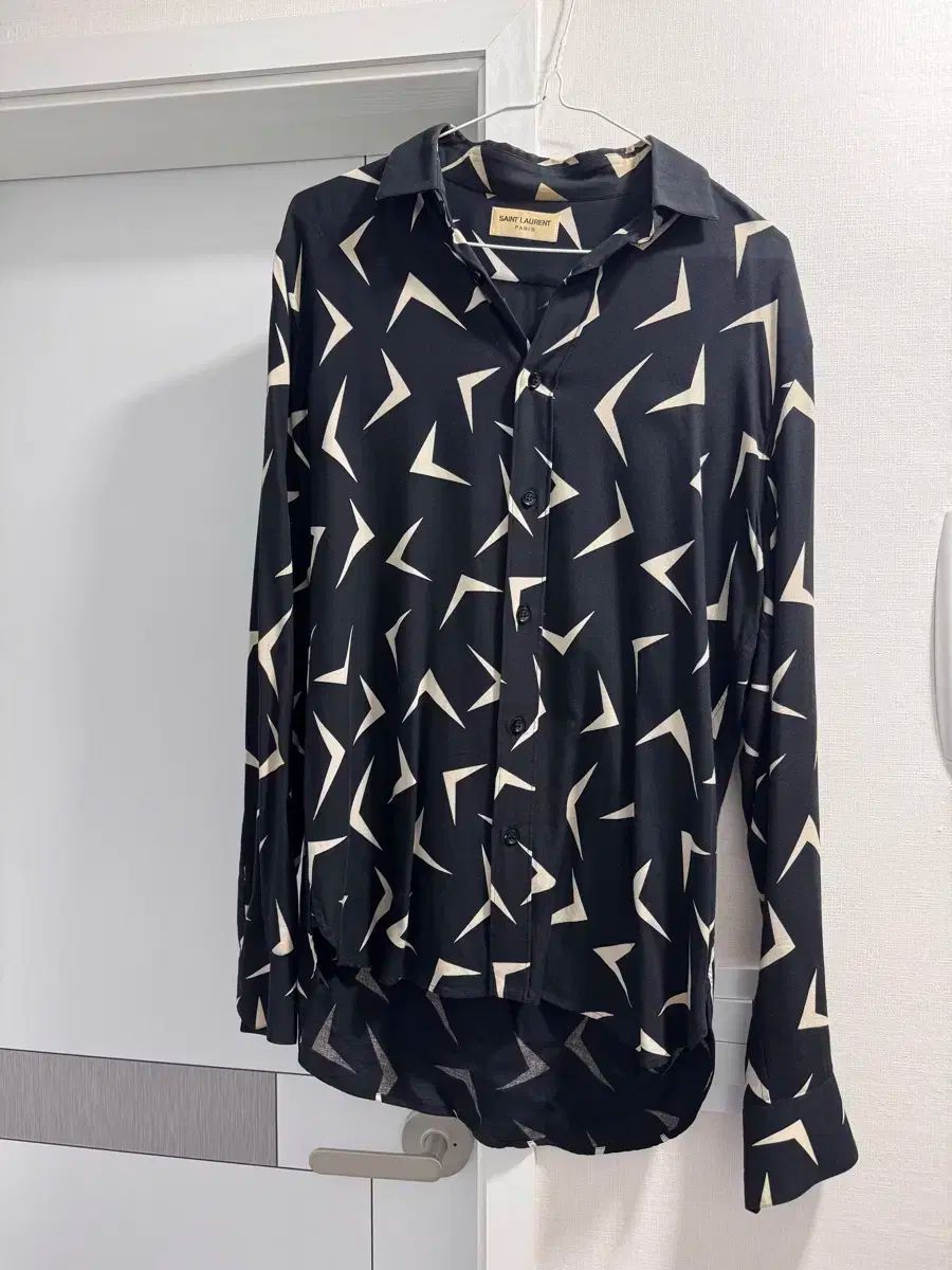 期間限定キャンペーン Saint Laurent(サン・ローラン) ブーメラン シャツ 38 - メルカリ トップス