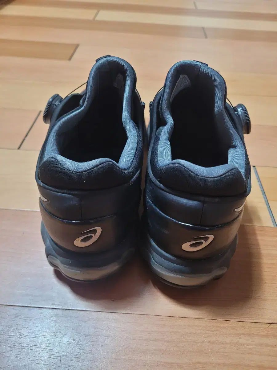 Asics アシックス