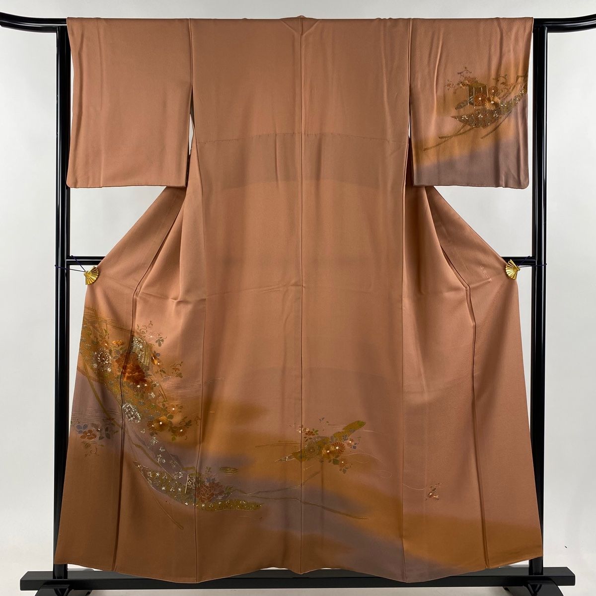 付下げ 身丈155.5cm 裄丈64cm M 袷 蘇州刺繍 御所車 草花 刺繍 金銀糸 サーモンピンク 正絹 名品