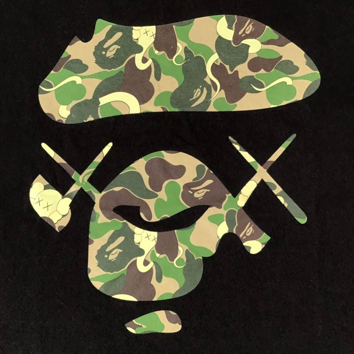 ☆激レア☆ KAWS × BAPE bendy ABC camo green Big face Tシャツ