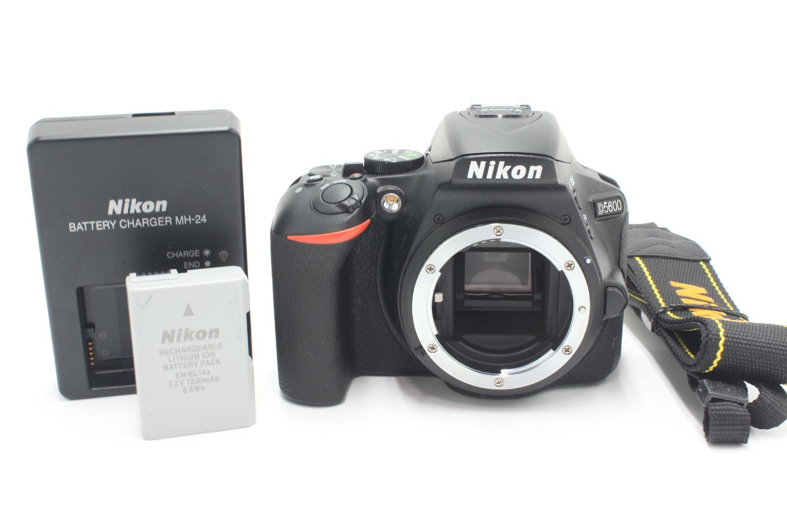 78ショット！Nikonニコン  D5600 ボディ