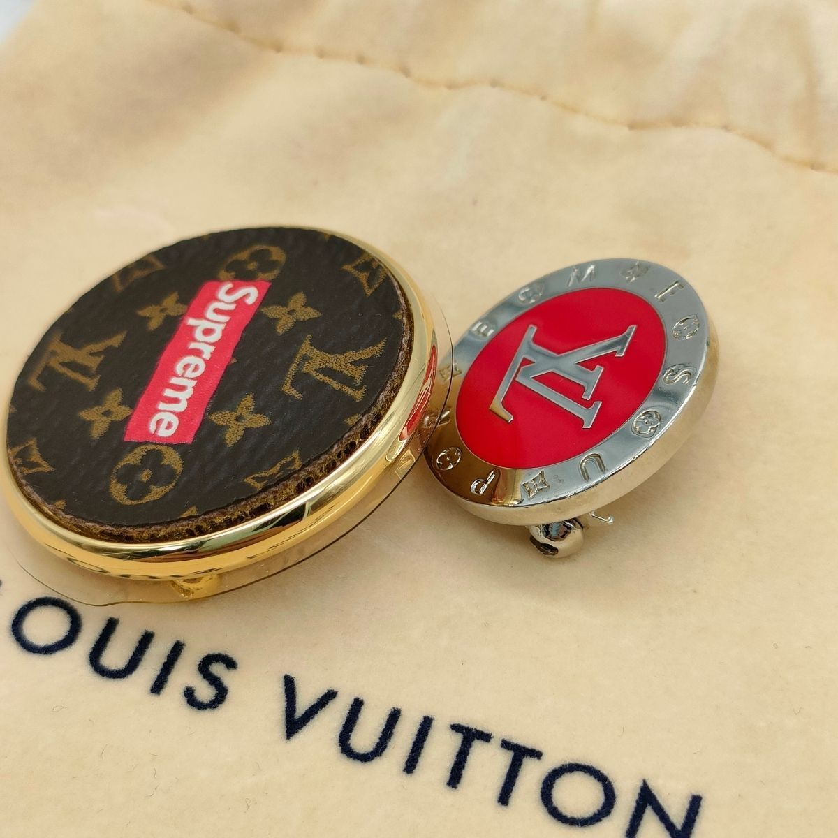 日本限定モデル ルイヴィトン コラボ Louis 販売売品 バッヂ Vuitton ...