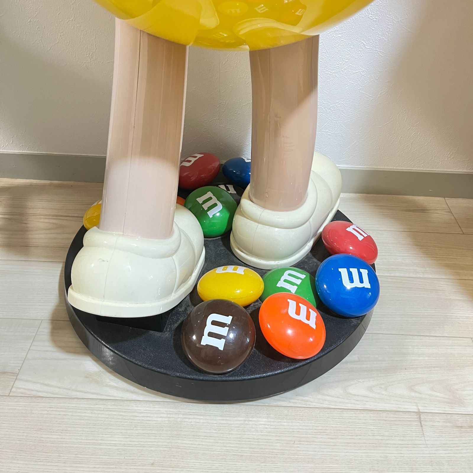 ディスプレイ】m&m's 非売品 ディスプレイ イエロー キャスター付き