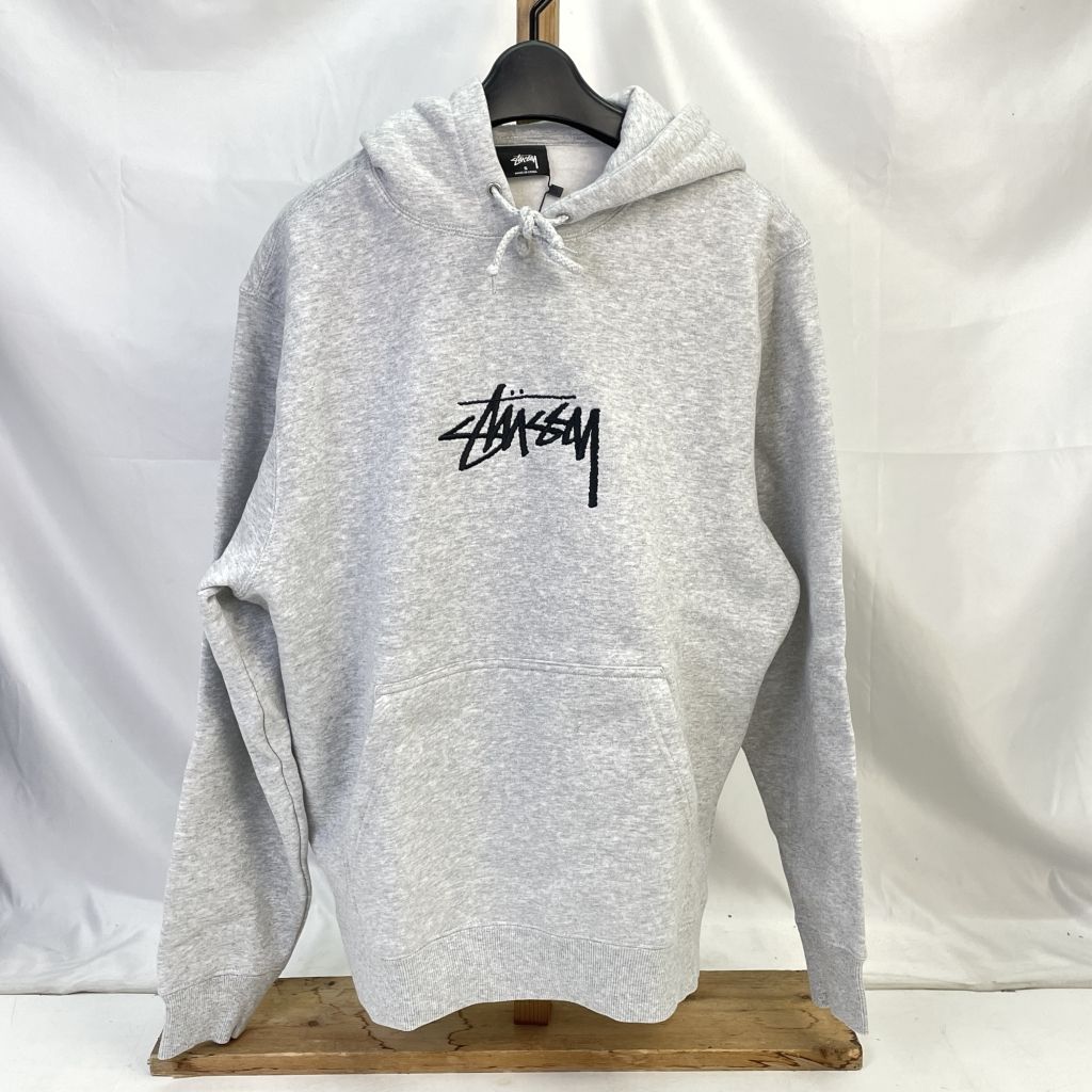 01w-0019 ステューシー STUSSY Stock Logo App Hoodie グレー Sサイズ メンズ プルオーバーパーカー 綿混  コットン ポリエステル 長袖トップス タグ付き 【中古品】 - メルカリ