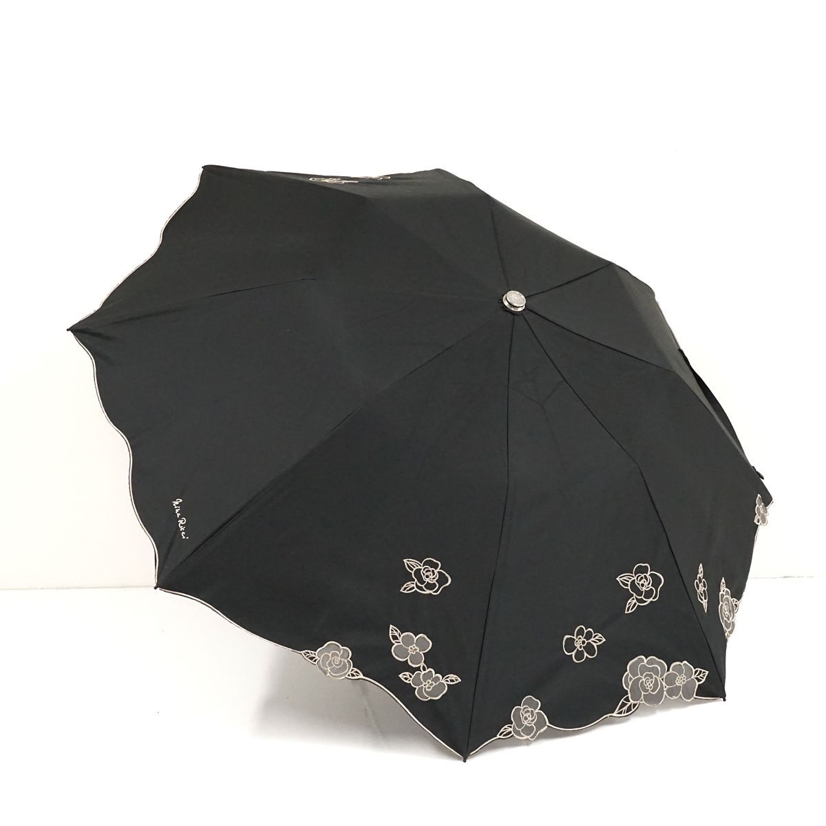 【新品❢タグ付❢】ニナリッチ　サマーシールド　二つ折日傘　黒　花柄 NINA RICCIのフリマアイテム一覧