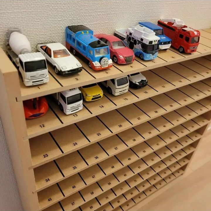 トミカ収納棚 9段 (線、番号有) - メルカリ 