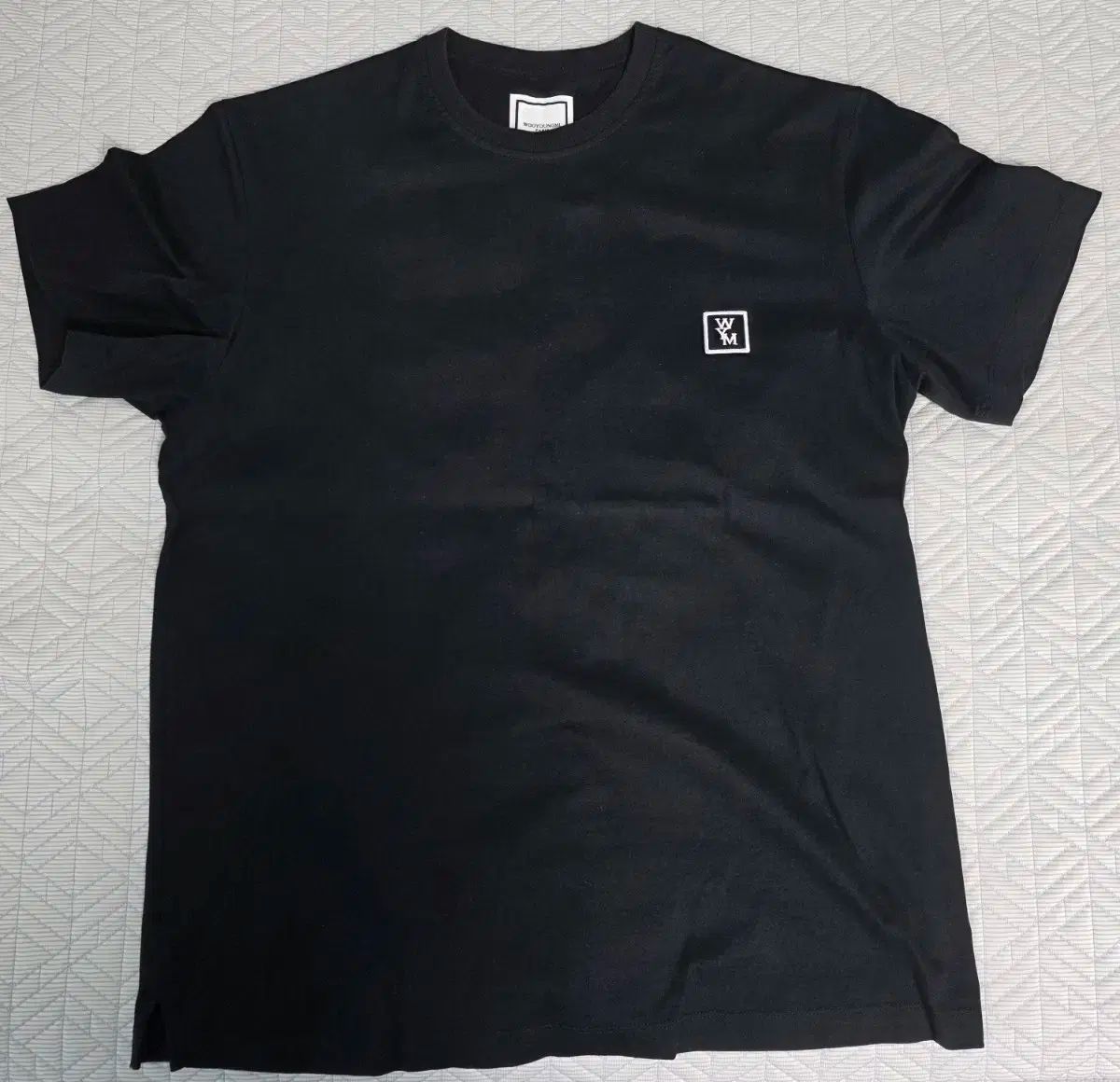48 WOOYOUNGMI(ウーヨンミ) コットン バックロゴ 半袖 Tシャツ