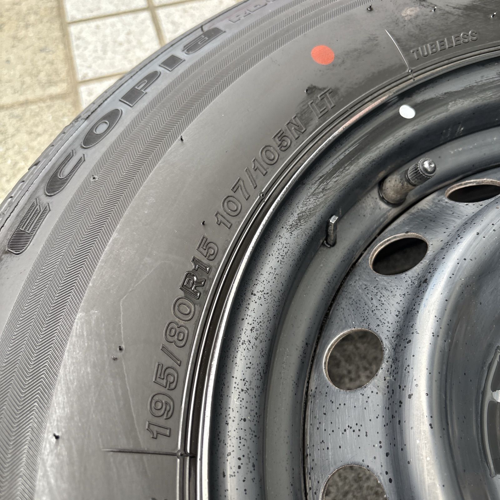 送料無料!!バリ溝】Toyota トヨタ 200系 ハイエース 195/80R15