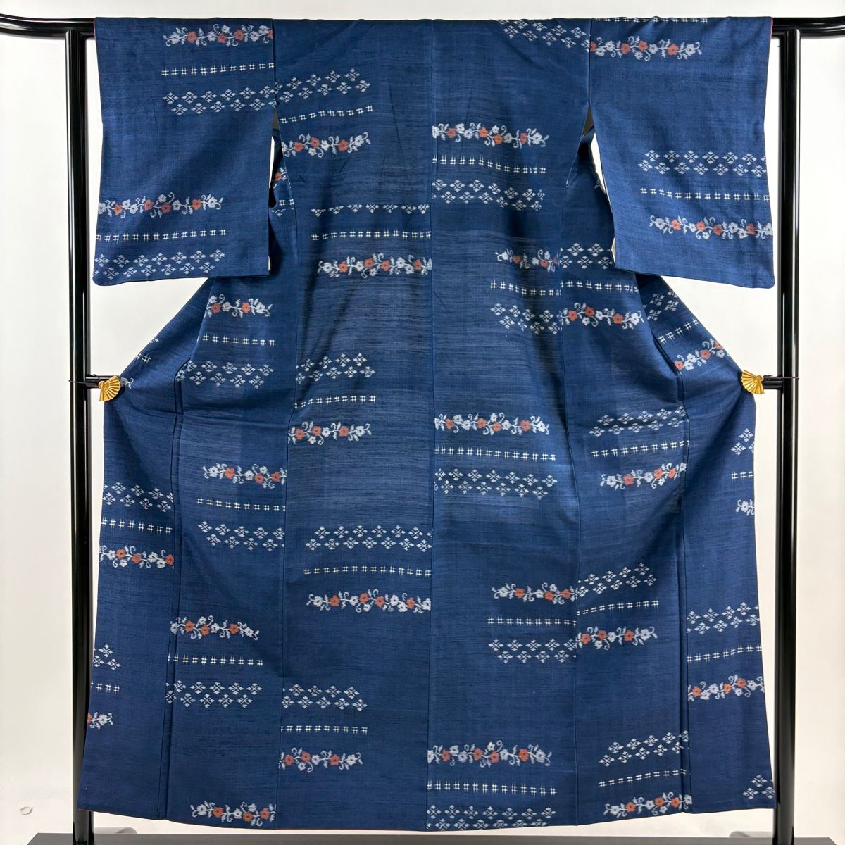 紬 身丈154cm 裄丈62cm S 袷 かなさだ紬 草花 菱 藍色 正絹 秀品