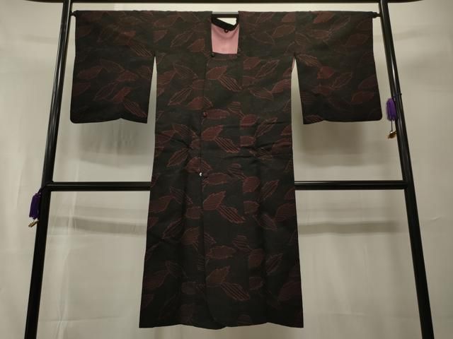 平和屋着物＃道行コート 輪奈織 舞葉文 黒地 ロング丈 正絹 逸品