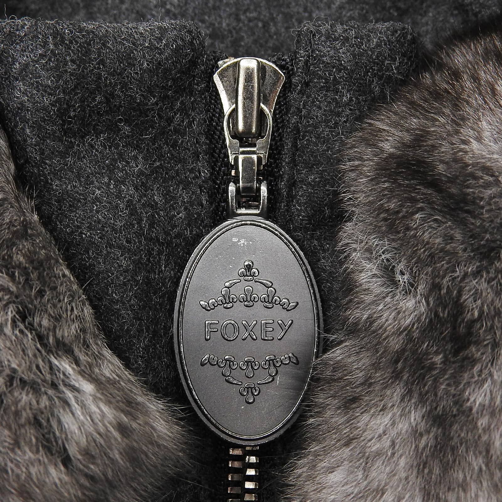 ロゴプレート付き