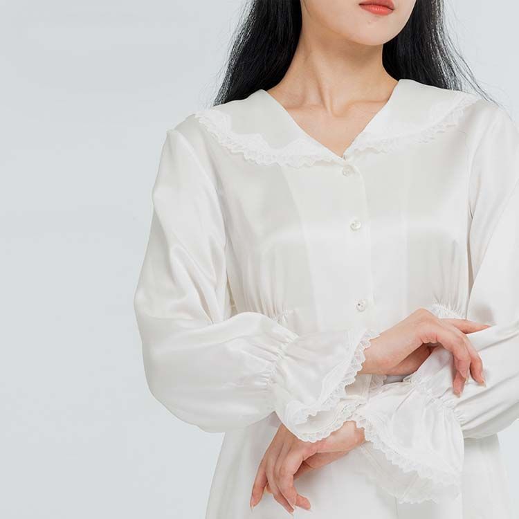 女性