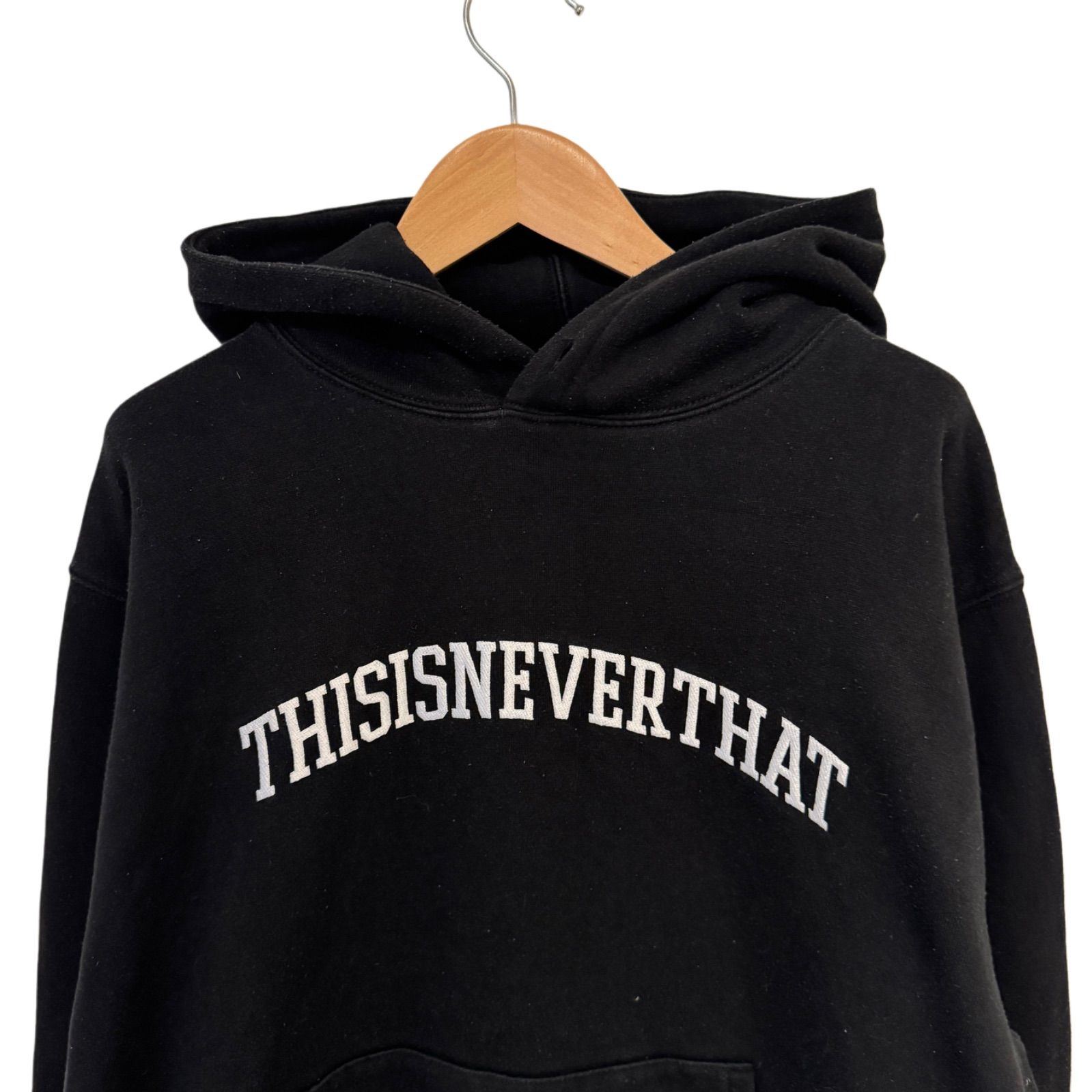 thisisneverthat パーカー　M ブラック　刺繍ロゴ thisisneverthat パーカー M thisisneverthat パーカー Mサイズ