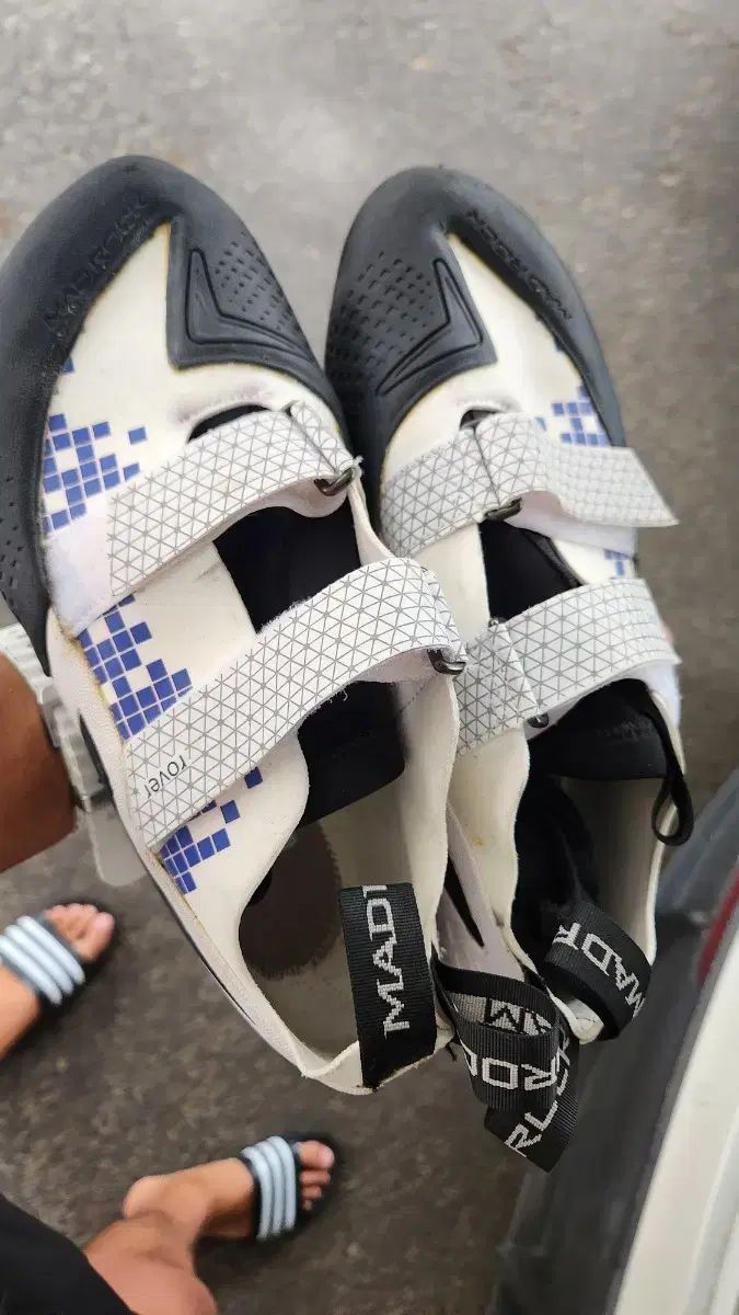 マッドロック ローバー 登山 クライミングシューズ