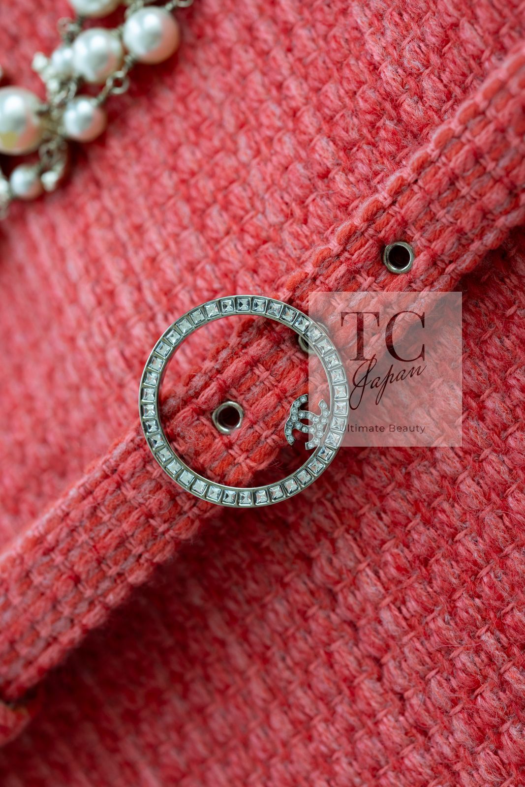 美品　CHANELシャネル　ツイード　トリミング　runway ワンピース　赤 CHANEL - 未使用 CHANEL シャネル ツイード ワンピース ビジュー