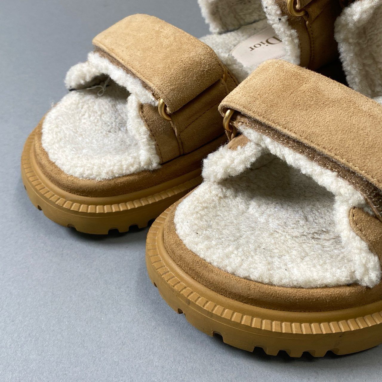  3 i 30 Christian Dior クリスチャンディオール Dioract ディオールアクト サンダル もこもこ イタリア製 ベージュ アイボリー ゴートスキン レディースt 18 r サンダル サンダル ミュール