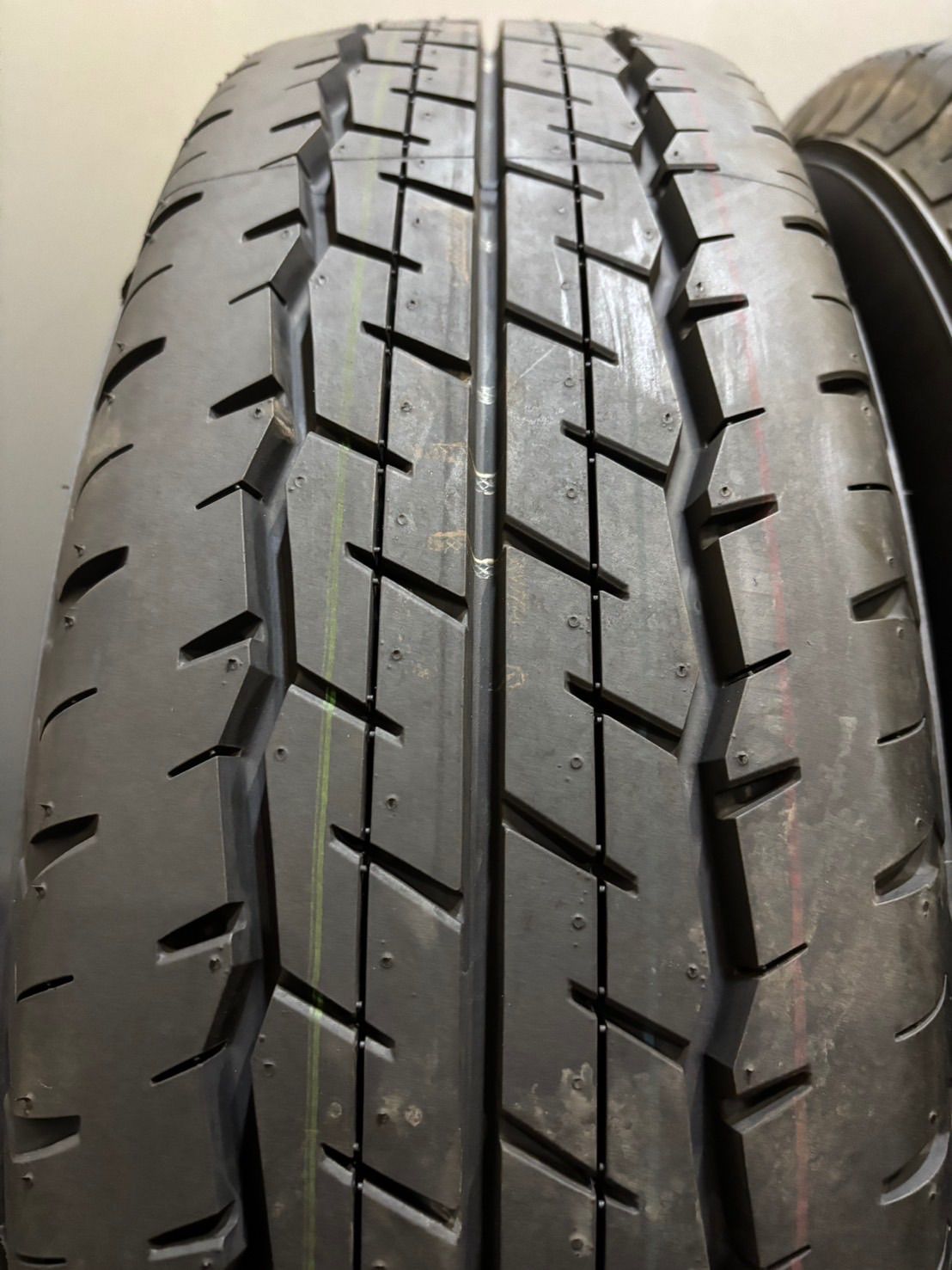 新車外し品 195 80R15 107 105N LT DUNLOP SP175N 23年製 トヨタ 200系 ハイエース 純正 スチール 15インチ 6J 35 139.7 6H 夏タイヤ 4本 1-K284 FFCRYSTALESIA_COM