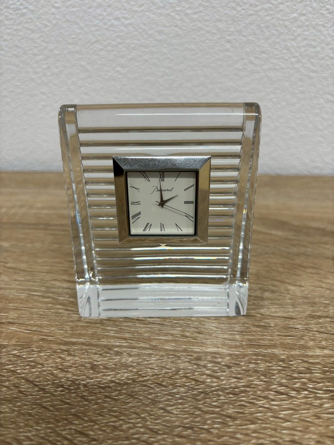 新品箱付 baccarat バカラ 置時計 クリスタル レッド 時計 y 新品箱付