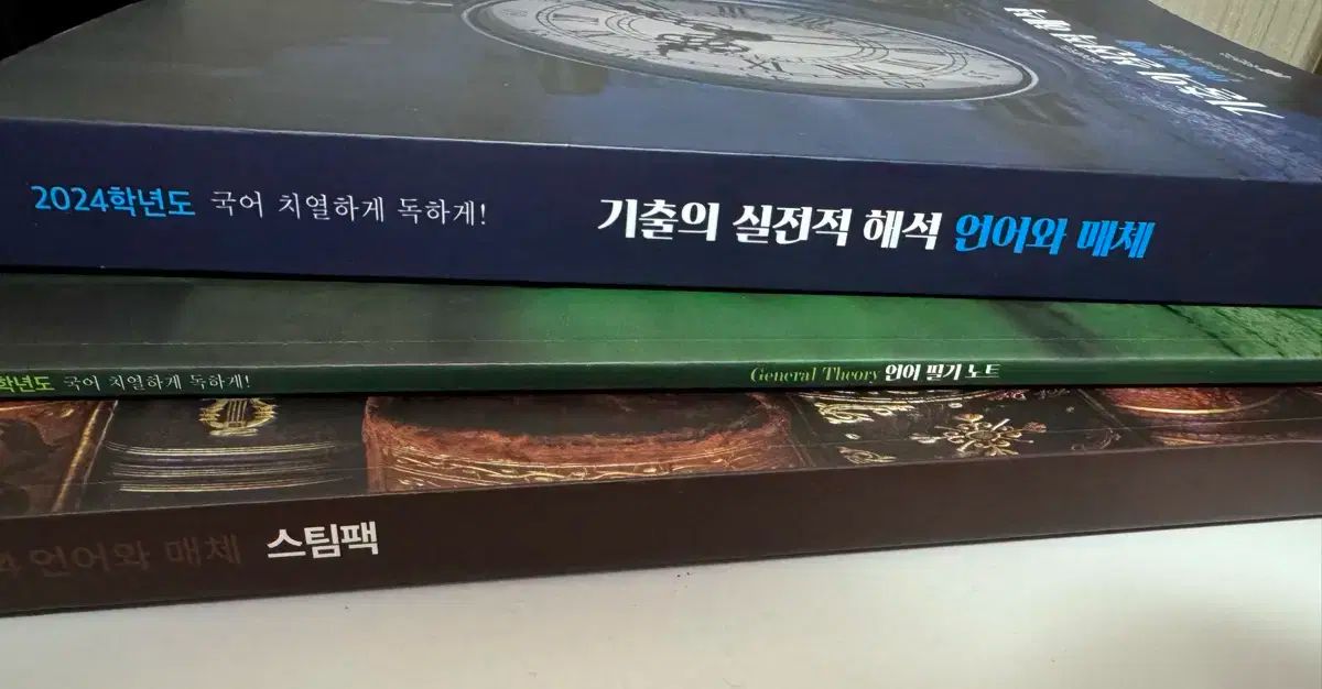 掛け軸 岡田典正 白蛇 絹本 希少 軸装 茶道具 掛軸 美品 です。