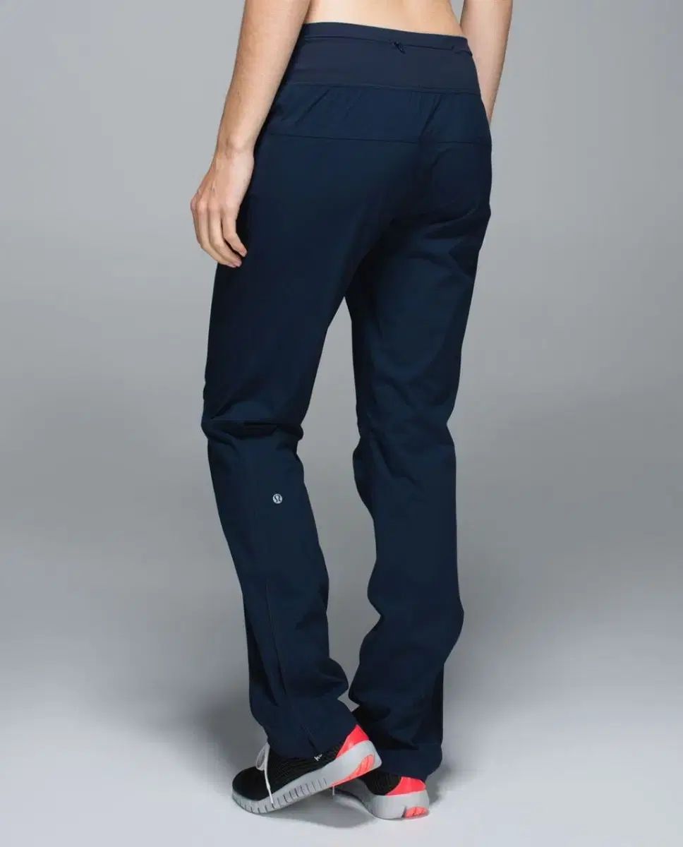 ルルレモン Beat The Sleet Pant 4 サイズ ズボン パンツ