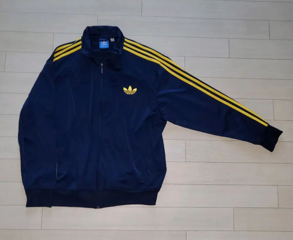 adidas ジャージ トラックジャケット イエロー アディダス ネイビー 