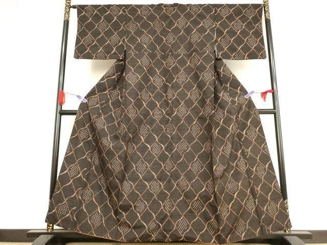 平和屋着物●国指定重要無形文化財　本場久米島紬　手織　変わり菱文　正絹　逸品　AAAW5330br 平和屋着物○国指定重要無形文化財 本場久米島紬 手織 変わり菱文 正絹