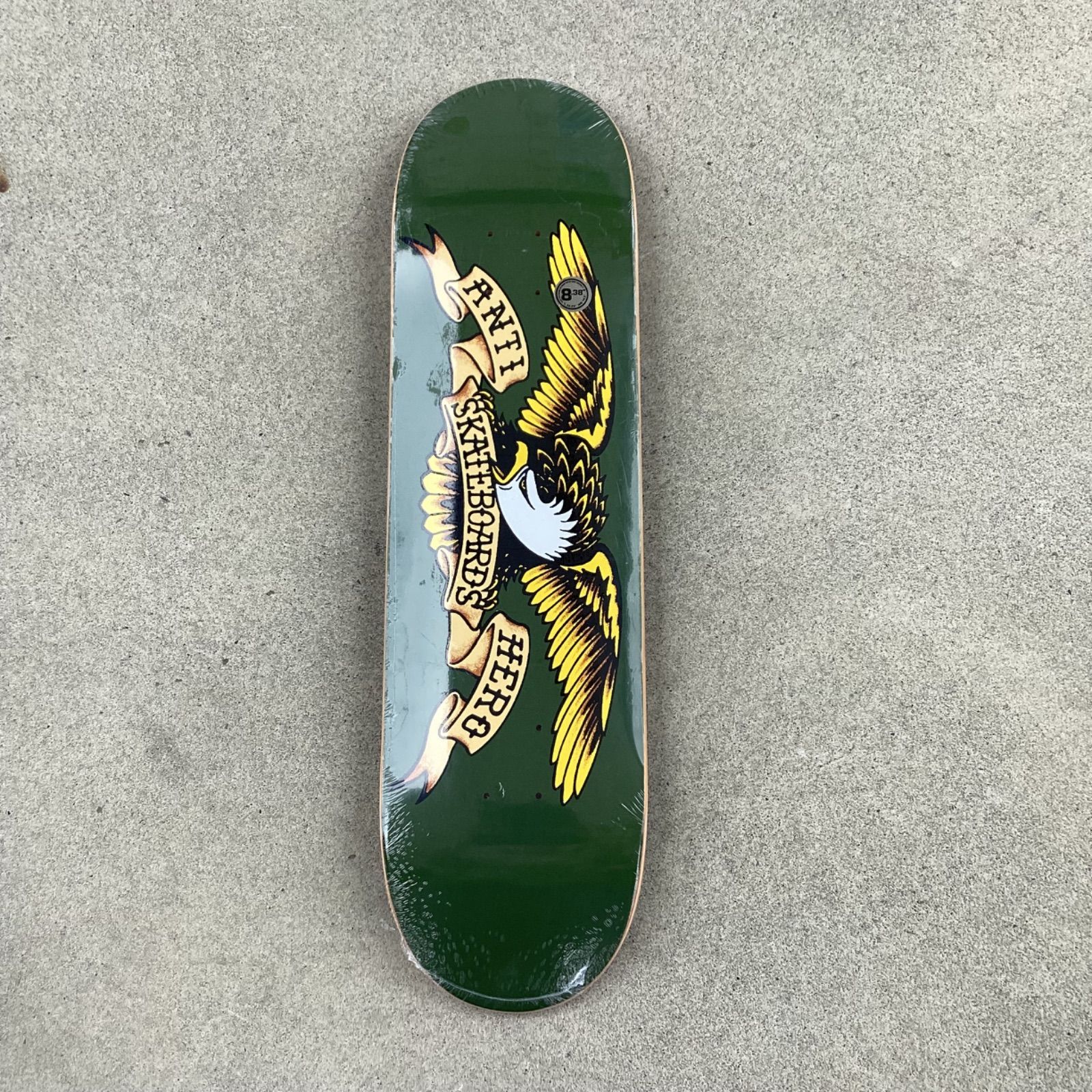 デッキテープ付き！　7.81インチ　ANTIHERO スケボー デッキテープ付き！ 7.81インチ ANTIHERO スケボー ANTI HERO CLASSIC