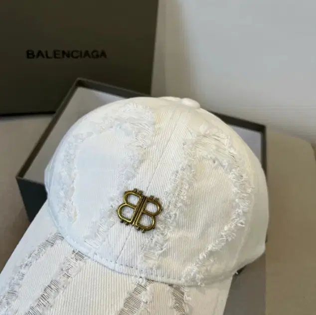 ❤ BALENCIAGA
