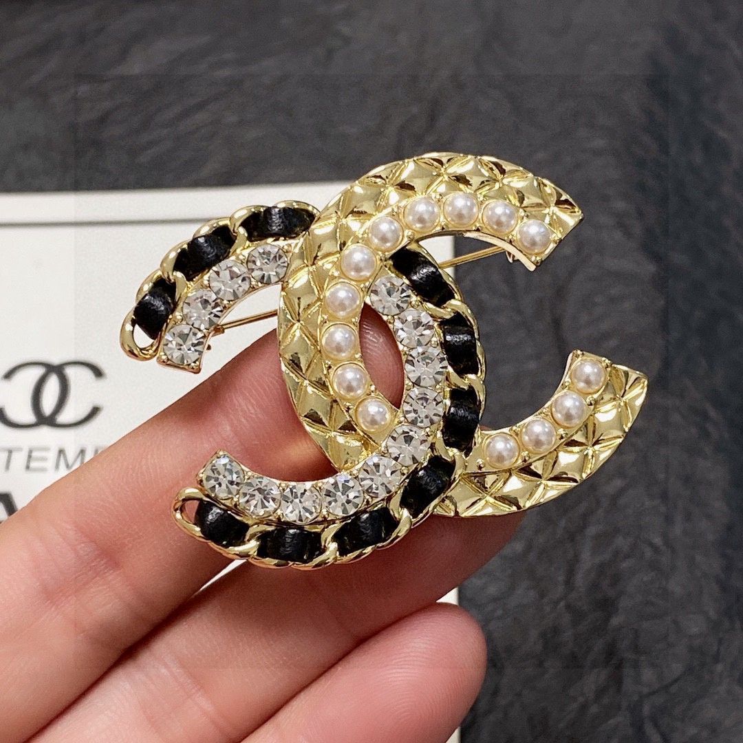 今日特価】CHANEL 専売店新入荷 スモールサイズブローチ 送料
